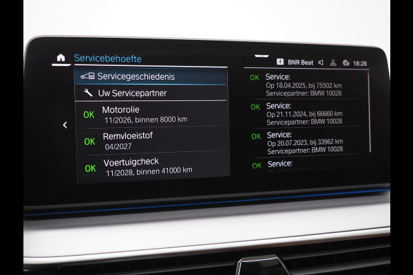 BMW 5 Serie Touring 520e | Panoramadak | LED Grille | Trekhaak | Leder | HUD | 360 | Dodehoek | Sfeerlicht | Memory | Carplay