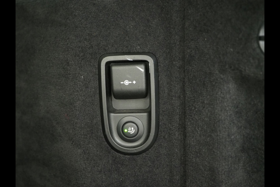 BMW 5 Serie Touring 520e | Panoramadak | LED Grille | Trekhaak | Leder | HUD | 360 | Dodehoek | Sfeerlicht | Memory | Carplay