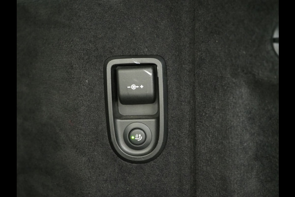 BMW 5 Serie Touring 520e | Panoramadak | LED Grille | Trekhaak | Leder | HUD | 360 | Dodehoek | Sfeerlicht | Memory | Carplay