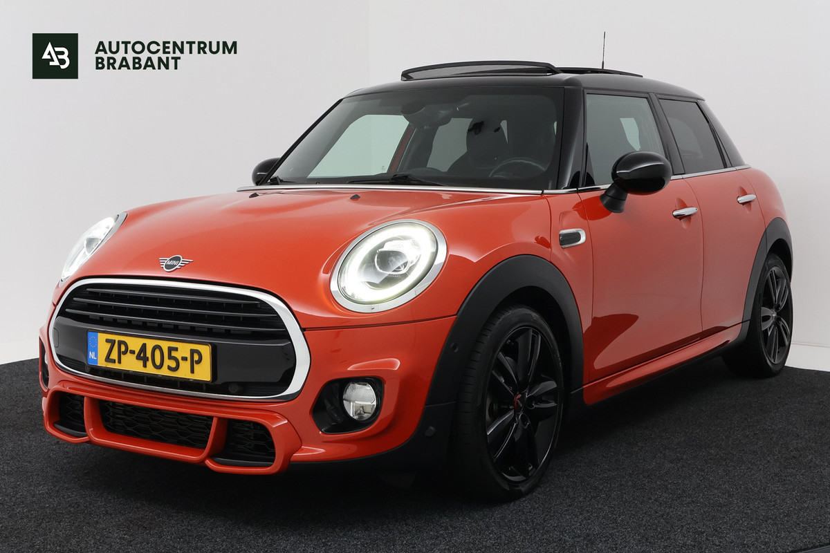 MINI Mini 1.5 Cooper Automaat (PANORAMADAK, JCW PAKKET, STOELVERWARMING, PDC, DEALER ONDERHOUDEN)