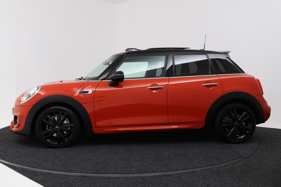 MINI Mini 1.5 Cooper Automaat (PANORAMADAK, JCW PAKKET, STOELVERWARMING, PDC, DEALER ONDERHOUDEN)