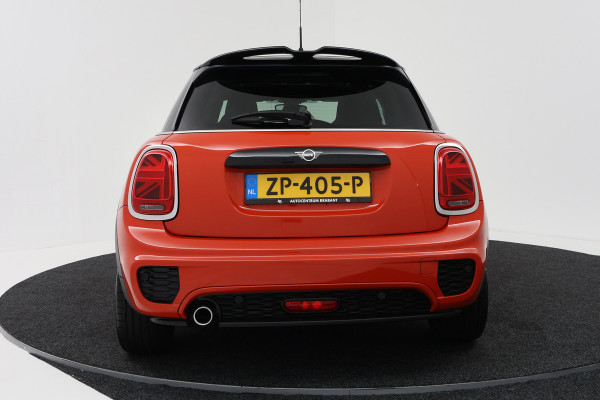 MINI Mini 1.5 Cooper Automaat (PANORAMADAK, JCW PAKKET, STOELVERWARMING, PDC, DEALER ONDERHOUDEN)