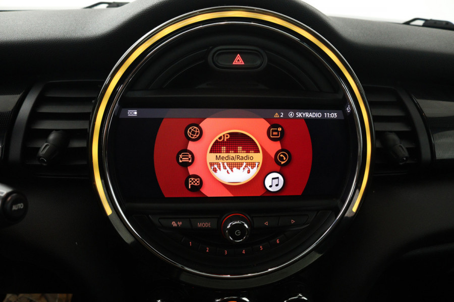 MINI Mini 1.5 Cooper Automaat (PANORAMADAK, JCW PAKKET, STOELVERWARMING, PDC, DEALER ONDERHOUDEN)