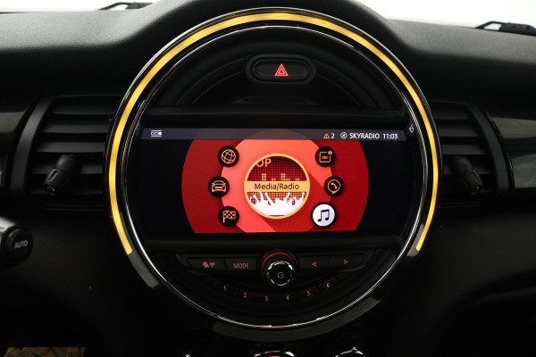 MINI Mini 1.5 Cooper Automaat (PANORAMADAK, JCW PAKKET, STOELVERWARMING, PDC, DEALER ONDERHOUDEN)