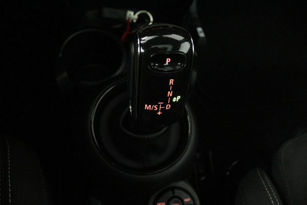 MINI Mini 1.5 Cooper Automaat (PANORAMADAK, JCW PAKKET, STOELVERWARMING, PDC, DEALER ONDERHOUDEN)