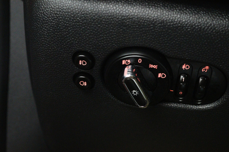 MINI Mini 1.5 Cooper Automaat (PANORAMADAK, JCW PAKKET, STOELVERWARMING, PDC, DEALER ONDERHOUDEN)
