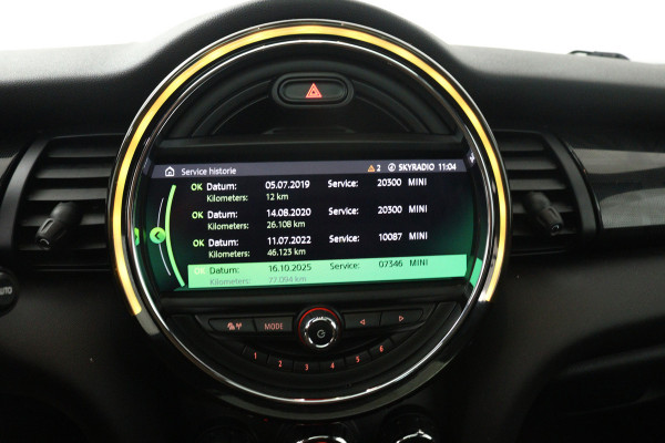 MINI Mini 1.5 Cooper Automaat (PANORAMADAK, JCW PAKKET, STOELVERWARMING, PDC, DEALER ONDERHOUDEN)