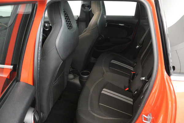 MINI Mini 1.5 Cooper Automaat (PANORAMADAK, JCW PAKKET, STOELVERWARMING, PDC, DEALER ONDERHOUDEN)