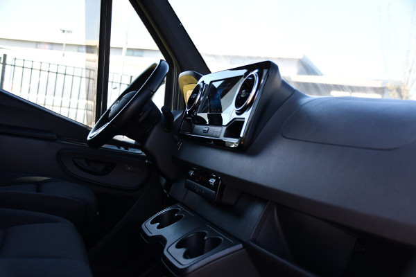 Mercedes-Benz Sprinter 319 V6 3.0 CDI L2H2 PB Edition MARGE! Adaptieve Cruise, Camera, Carplay, 190pk, LED, Stoelverwarming, Multimedia, Automaat, Uniek!