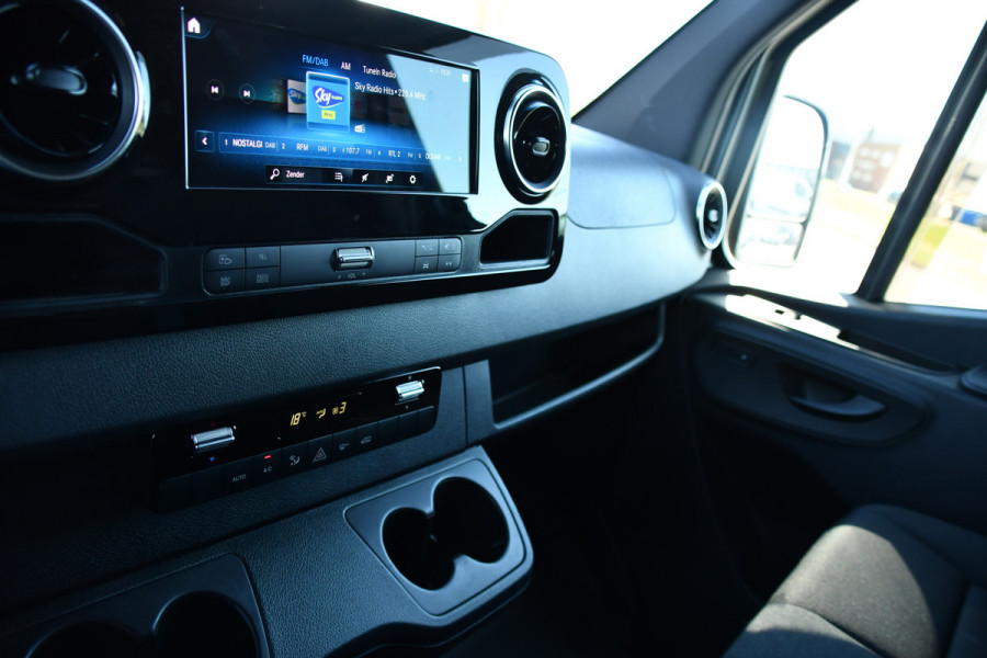 Mercedes-Benz Sprinter 319 V6 3.0 CDI L2H2 PB Edition MARGE! Adaptieve Cruise, Camera, Carplay, 190pk, LED, Stoelverwarming, Multimedia, Automaat, Uniek!
