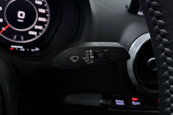 Audi A3 Limousine 35 TFSI CoD Advance Sport Automaat (VIRTUAL COCKPIT, STOELVERWARMING, ADAPTIVE CRUISE, PARKEERSENSOREN)