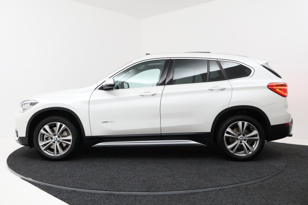 BMW X1 SDrive20i High Executive (PANORAMADAK, HARMAN/KARDON, GROOT-NAVIGATIE, STOELVERWARMING, DEALER ONDERHOUDEN)
