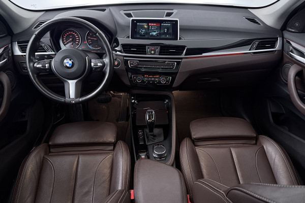 BMW X1 SDrive20i High Executive (PANORAMADAK, HARMAN/KARDON, GROOT-NAVIGATIE, STOELVERWARMING, DEALER ONDERHOUDEN)