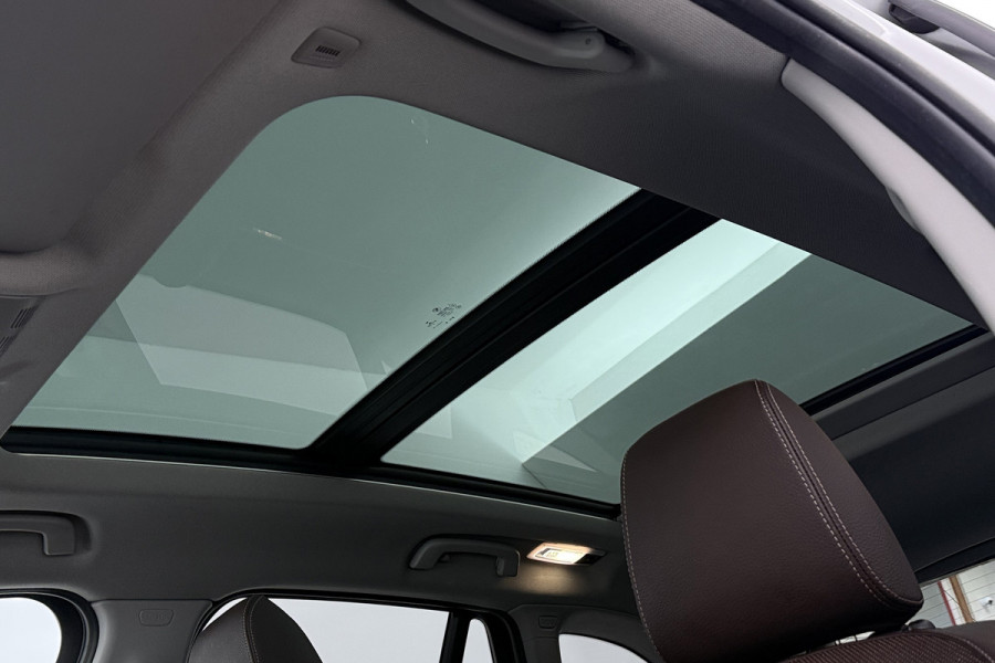 BMW X1 SDrive20i High Executive (PANORAMADAK, HARMAN/KARDON, GROOT-NAVIGATIE, STOELVERWARMING, DEALER ONDERHOUDEN)