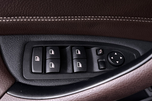 BMW X1 SDrive20i High Executive (PANORAMADAK, HARMAN/KARDON, GROOT-NAVIGATIE, STOELVERWARMING, DEALER ONDERHOUDEN)