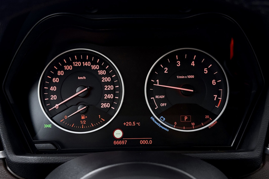 BMW X1 SDrive20i High Executive (PANORAMADAK, HARMAN/KARDON, GROOT-NAVIGATIE, STOELVERWARMING, DEALER ONDERHOUDEN)