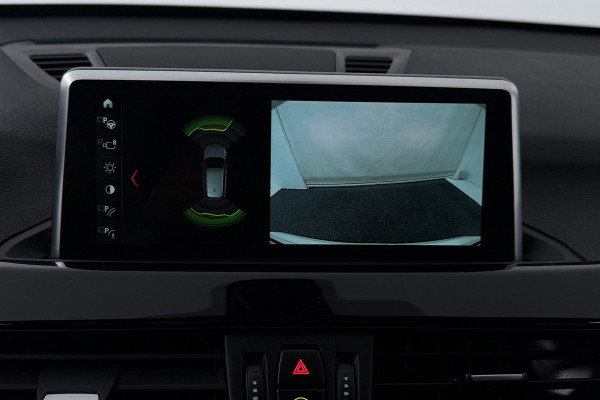 BMW X1 SDrive20i High Executive (PANORAMADAK, HARMAN/KARDON, GROOT-NAVIGATIE, STOELVERWARMING, DEALER ONDERHOUDEN)