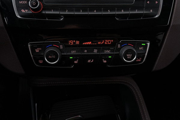 BMW X1 SDrive20i High Executive (PANORAMADAK, HARMAN/KARDON, GROOT-NAVIGATIE, STOELVERWARMING, DEALER ONDERHOUDEN)