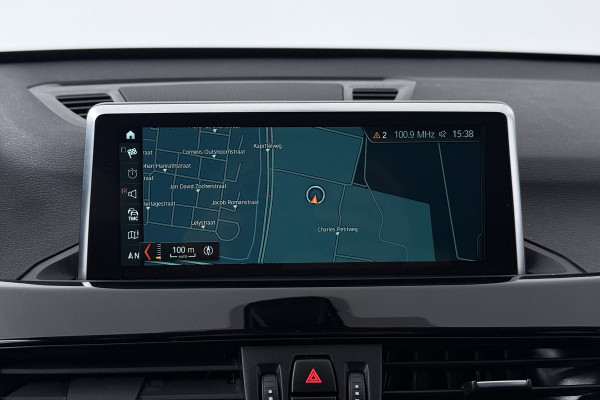 BMW X1 SDrive20i High Executive (PANORAMADAK, HARMAN/KARDON, GROOT-NAVIGATIE, STOELVERWARMING, DEALER ONDERHOUDEN)