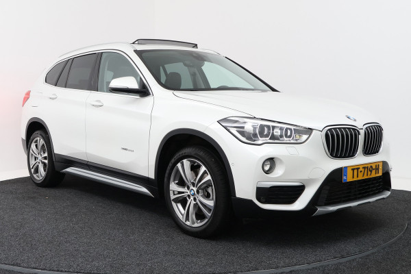 BMW X1 SDrive20i High Executive (PANORAMADAK, HARMAN/KARDON, GROOT-NAVIGATIE, STOELVERWARMING, DEALER ONDERHOUDEN)