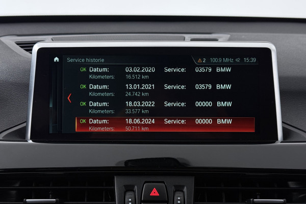 BMW X1 SDrive20i High Executive (PANORAMADAK, HARMAN/KARDON, GROOT-NAVIGATIE, STOELVERWARMING, DEALER ONDERHOUDEN)