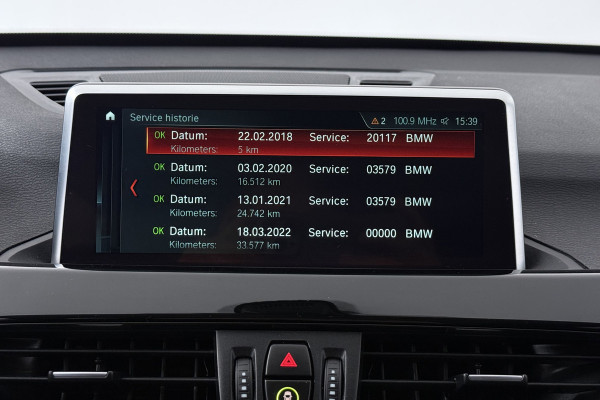 BMW X1 SDrive20i High Executive (PANORAMADAK, HARMAN/KARDON, GROOT-NAVIGATIE, STOELVERWARMING, DEALER ONDERHOUDEN)