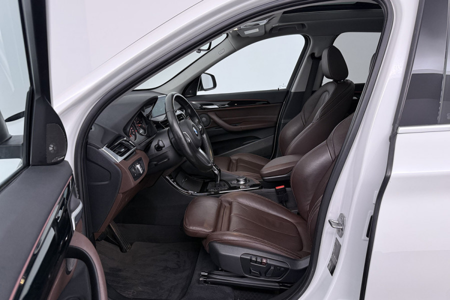 BMW X1 SDrive20i High Executive (PANORAMADAK, HARMAN/KARDON, GROOT-NAVIGATIE, STOELVERWARMING, DEALER ONDERHOUDEN)