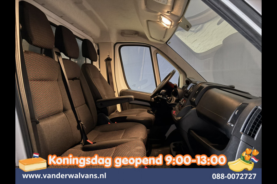 Peugeot Boxer 2.2 BlueHDi 141pk Bakwagen 436cm Lang Laadklep Euro6 Airco | Cruisecontrol | 1055kg laadvermogen Bijrijdersbank