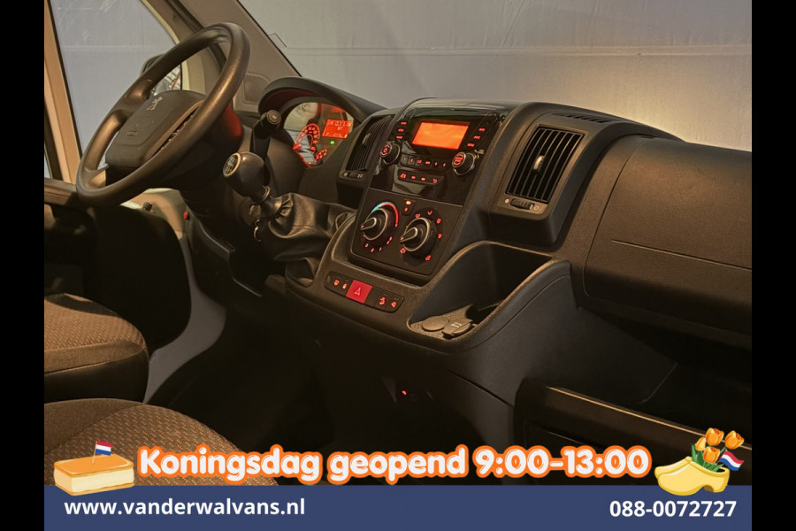 Peugeot Boxer 2.2 BlueHDi 141pk Bakwagen 436cm Lang Laadklep Euro6 Airco | Cruisecontrol | 1055kg laadvermogen Bijrijdersbank