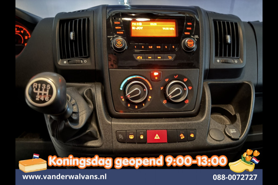 Peugeot Boxer 2.2 BlueHDi 141pk Bakwagen 436cm Lang Laadklep Euro6 Airco | Cruisecontrol | 1055kg laadvermogen Bijrijdersbank