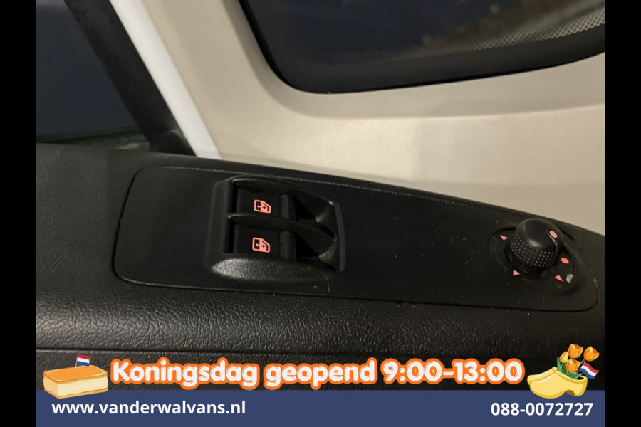 Peugeot Boxer 2.2 BlueHDi 141pk Bakwagen 436cm Lang Laadklep Euro6 Airco | Cruisecontrol | 1055kg laadvermogen Bijrijdersbank