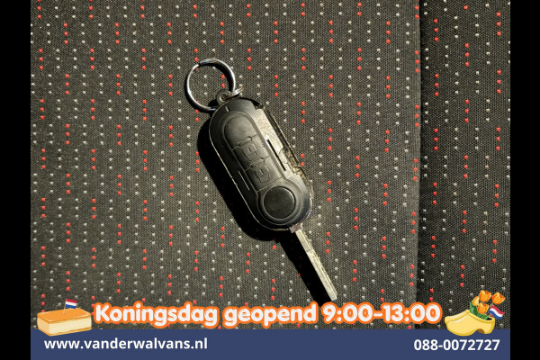 Peugeot Boxer 2.2 BlueHDi 141pk Bakwagen 436cm Lang Laadklep Euro6 Airco | Cruisecontrol | 1055kg laadvermogen Bijrijdersbank