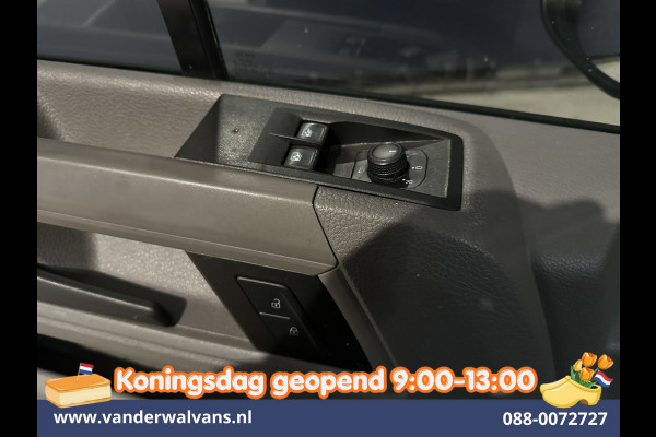 Volkswagen Crafter 2.0 TDI 141pk L3H3 L2H2 Euro6 Airco | Camera | Apple Carplay | Massagestoel | Cruisecontrol Android Auto, Chauffeurstoel