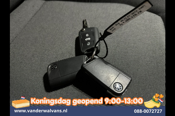 Volkswagen Crafter 2.0 TDI 141pk L3H3 L2H2 Euro6 Airco | Camera | Apple Carplay | Massagestoel | Cruisecontrol Android Auto, Chauffeurstoel