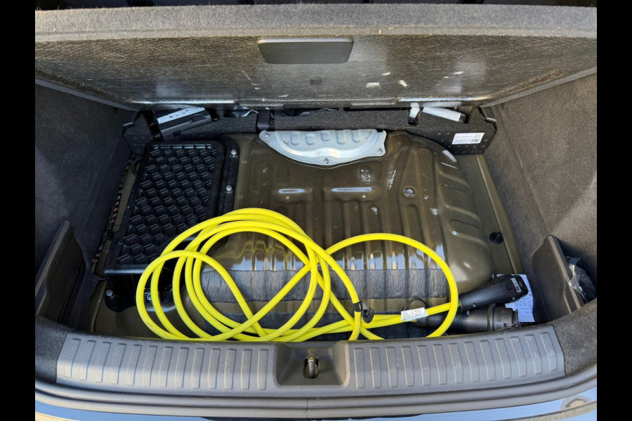 Audi A3 Sportback 40 TFSI e Edition | Navigatie | Virtual | Cruise | Sportstoelen | Clima | 16".