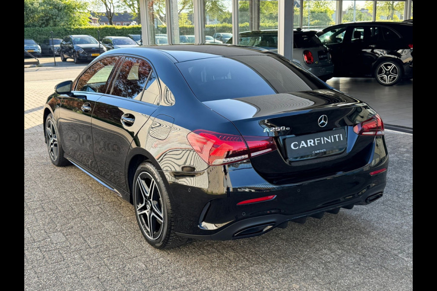 Mercedes-Benz A-Klasse 250 e Black-Edition Limousine AMG-LINE 218 Pk | Navigatie | Sfeerverlichting | Cruise | Climate | Full Led.