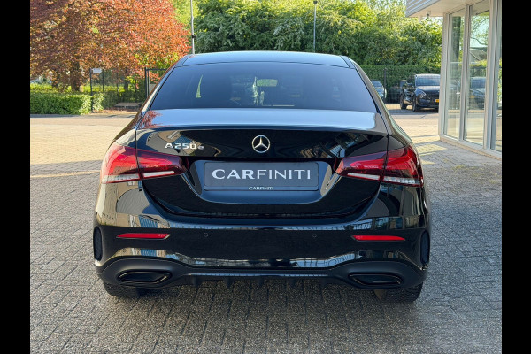 Mercedes-Benz A-Klasse 250 e Black-Edition Limousine AMG-LINE 218 Pk | Navigatie | Sfeerverlichting | Cruise | Climate | Full Led.