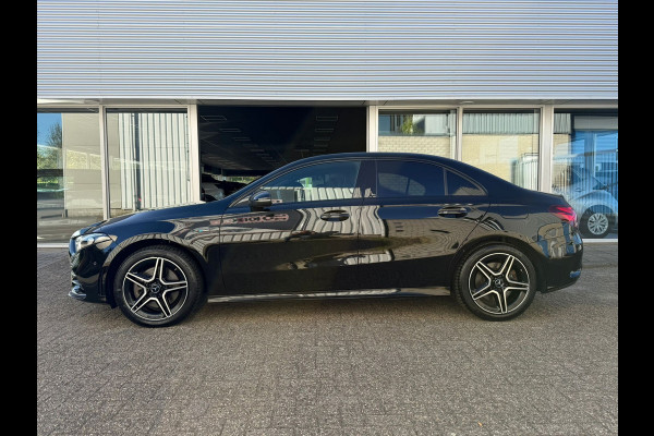 Mercedes-Benz A-Klasse 250 e Black-Edition Limousine AMG-LINE 218 Pk | Navigatie | Sfeerverlichting | Cruise | Climate | Full Led.