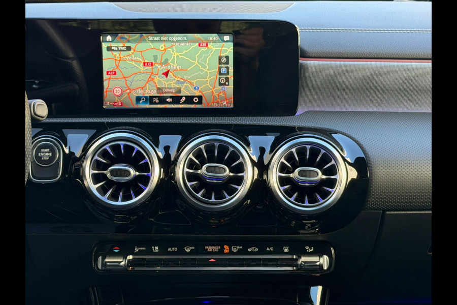 Mercedes-Benz A-Klasse 250 e Black-Edition Limousine AMG-LINE 218 Pk | Navigatie | Sfeerverlichting | Cruise | Climate | Full Led.