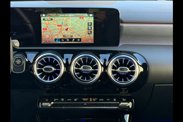 Mercedes-Benz A-Klasse 250 e Black-Edition Limousine AMG-LINE 218 Pk | Navigatie | Sfeerverlichting | Cruise | Climate | Full Led.