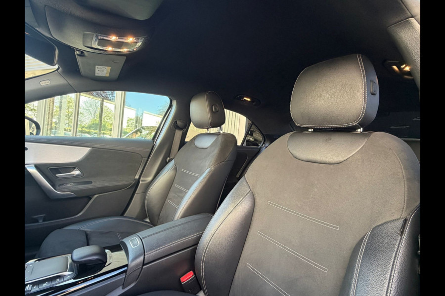 Mercedes-Benz A-Klasse 250 e Black-Edition Limousine AMG-LINE 218 Pk | Navigatie | Sfeerverlichting | Cruise | Climate | Full Led.