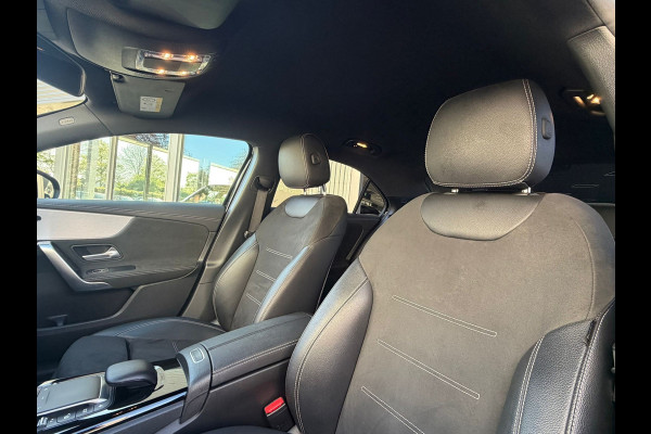 Mercedes-Benz A-Klasse 250 e Black-Edition Limousine AMG-LINE 218 Pk | Navigatie | Sfeerverlichting | Cruise | Climate | Full Led.