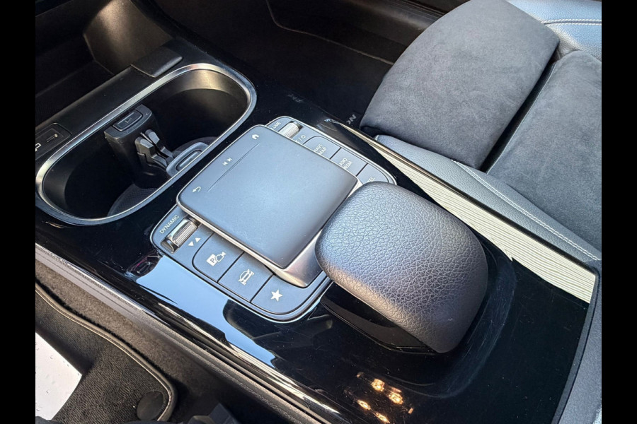 Mercedes-Benz A-Klasse 250 e Black-Edition Limousine AMG-LINE 218 Pk | Navigatie | Sfeerverlichting | Cruise | Climate | Full Led.