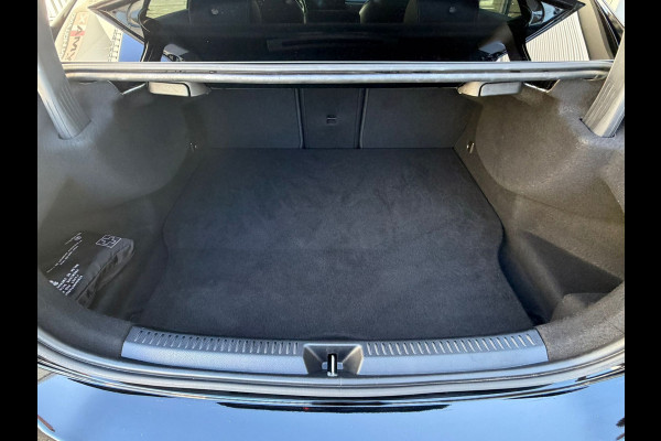Mercedes-Benz A-Klasse 250 e Black-Edition Limousine AMG-LINE 218 Pk | Navigatie | Sfeerverlichting | Cruise | Climate | Full Led.