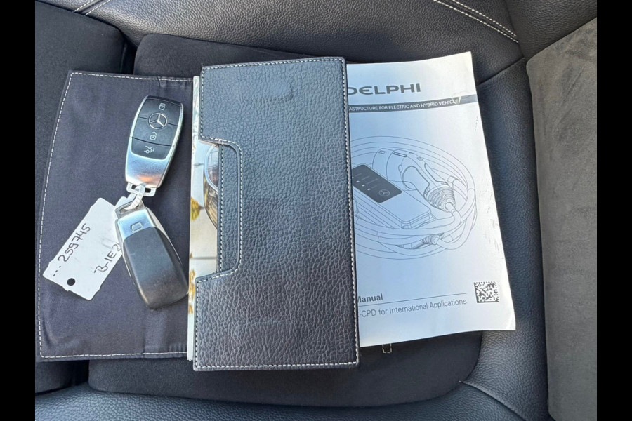 Mercedes-Benz A-Klasse 250 e Black-Edition Limousine AMG-LINE 218 Pk | Navigatie | Sfeerverlichting | Cruise | Climate | Full Led.