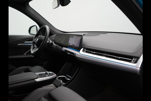 BMW X1 xDrive30e X Line PHEV 327pk Dealer O.H. | Camera | Lederen Sportstoelen & Stuur Verwarmd | Sfeerverlichting | Apple Carplay | Blis | Keyless | Navigatie | DAB | Cruise Control | 20"L.M | Plug In Hybrid |