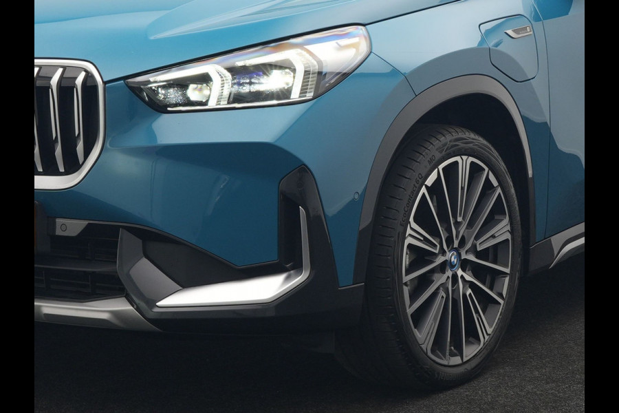 BMW X1 xDrive30e X Line PHEV 327pk Dealer O.H. | Camera | Lederen Sportstoelen & Stuur Verwarmd | Sfeerverlichting | Apple Carplay | Blis | Keyless | Navigatie | DAB | Cruise Control | 20"L.M | Plug In Hybrid |