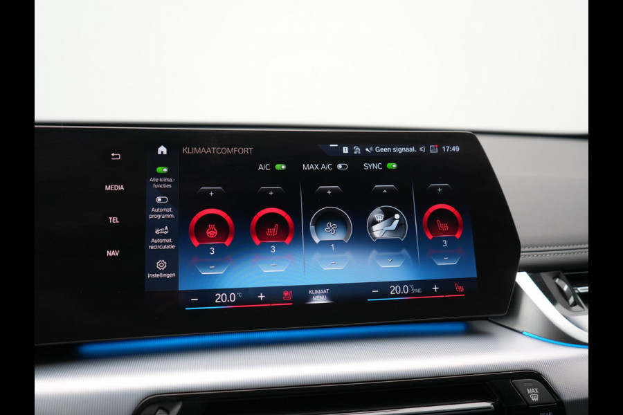 BMW X1 xDrive30e X Line PHEV 327pk Dealer O.H. | Camera | Lederen Sportstoelen & Stuur Verwarmd | Sfeerverlichting | Apple Carplay | Blis | Keyless | Navigatie | DAB | Cruise Control | 20"L.M | Plug In Hybrid |