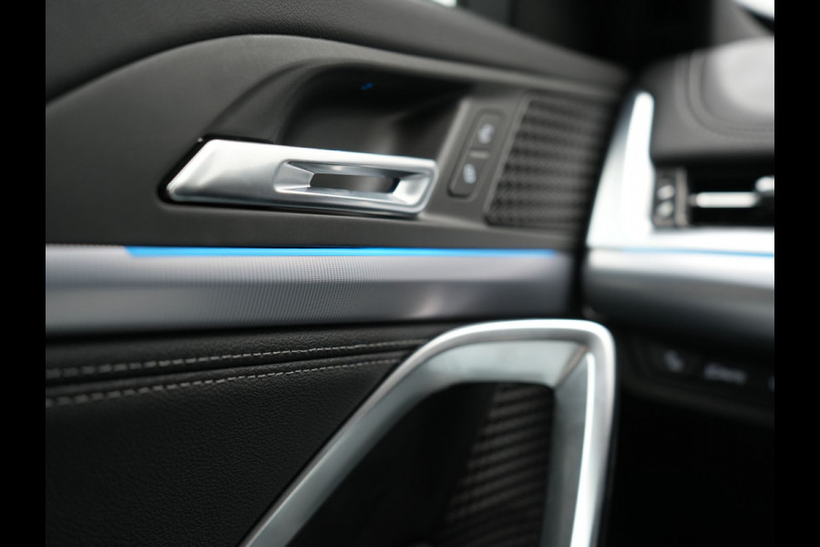 BMW X1 xDrive30e X Line PHEV 327pk Dealer O.H. | Camera | Lederen Sportstoelen & Stuur Verwarmd | Sfeerverlichting | Apple Carplay | Blis | Keyless | Navigatie | DAB | Cruise Control | 20"L.M | Plug In Hybrid |