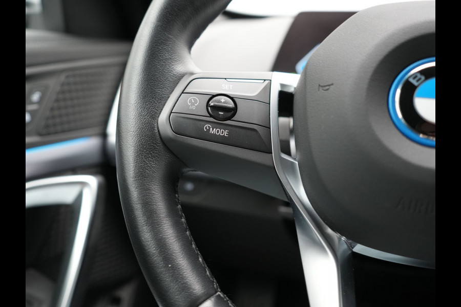 BMW X1 xDrive30e X Line PHEV 327pk Dealer O.H. | Camera | Lederen Sportstoelen & Stuur Verwarmd | Sfeerverlichting | Apple Carplay | Blis | Keyless | Navigatie | DAB | Cruise Control | 20"L.M | Plug In Hybrid |